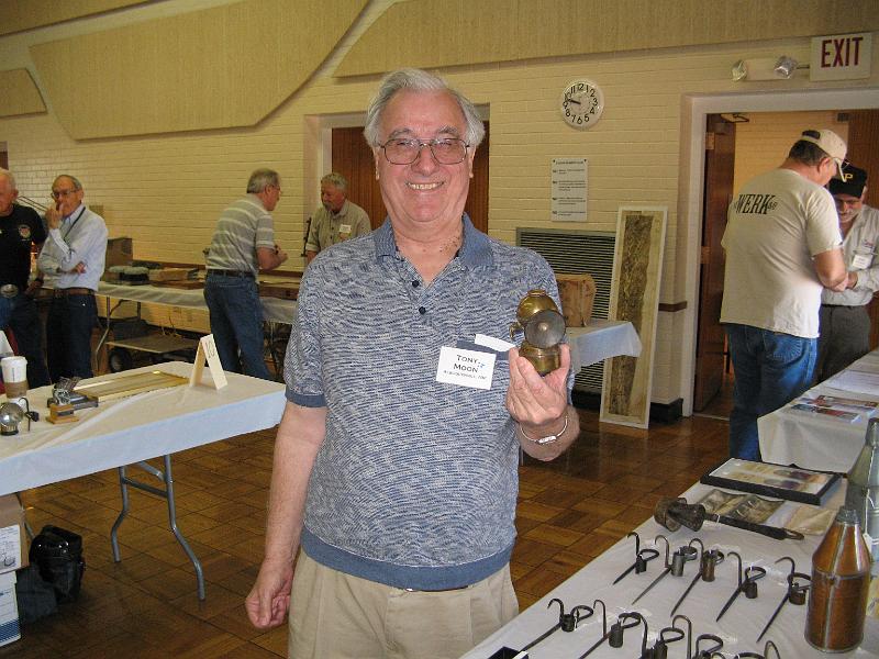 018 Tony Moon and His 50th Wedding Anniversary Snell Lamp.JPG - Tony Moon and His 50th Wedding Anniversary Snell Lamp